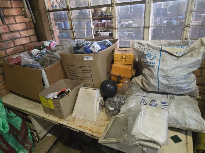 ASSORTED PLASTIC JOINERS 