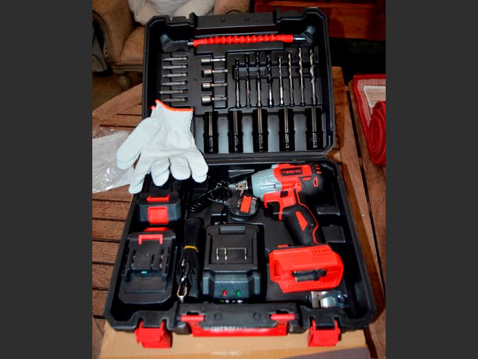 TEENO CORDLESS DRILL IN CASE [UK Plug, As New]