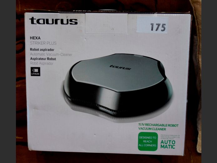 TAURUS ROBOT VAC [Switches on]