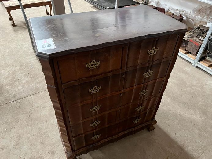 Antique chest of drawers