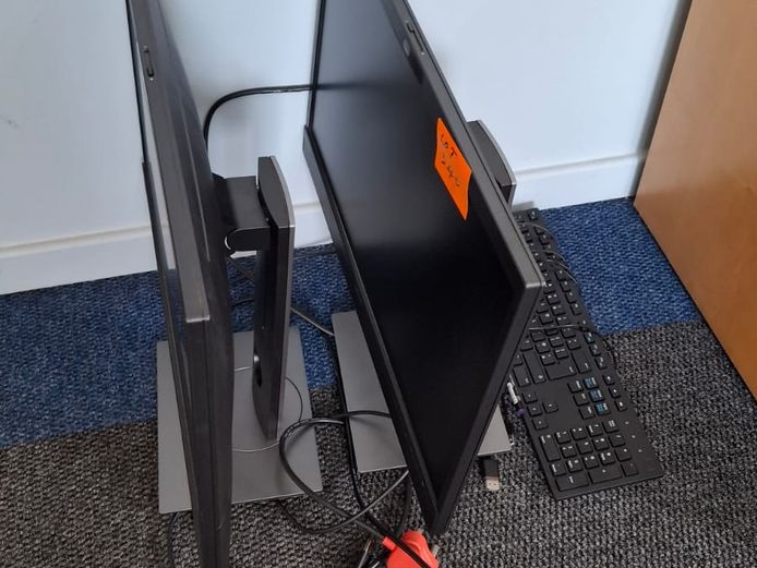 2 Dell screens + keyboard