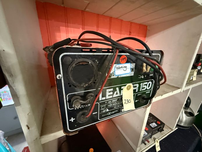 Leader 150 Battery Charger 