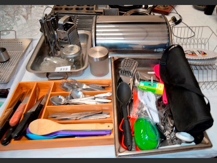 STAINLESS STEEL BRAAI DISH, STAINLESS STEEL BREAD BIN, BAMBOO CUTLERY TRAY, CUTLERY, etc