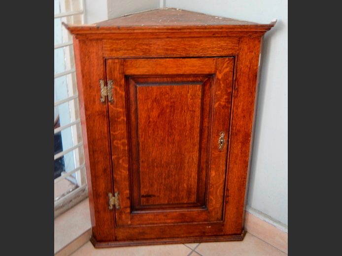 GEORGIAN OAK CORNER CABINET, 71 x 39 x 95cm