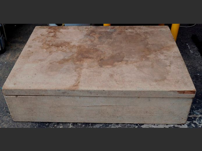 WHITE STORAGE BOX, 122 x 90 x 31cm [Damaged]