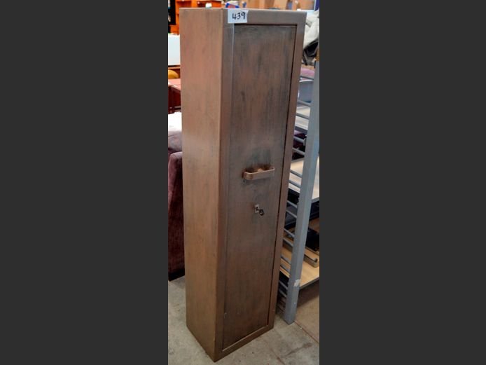 GREY METAL 6-GUN RIFLE SAFE WITH KEY, 35 x 25 x 140cm