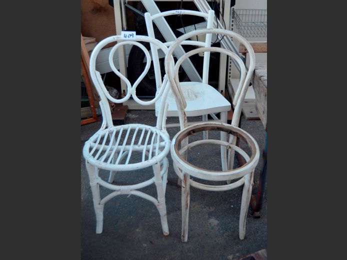 LOT: 3 x WHITE PAINTED KITCHEN CHAIRS [Seats needed] [6,7]