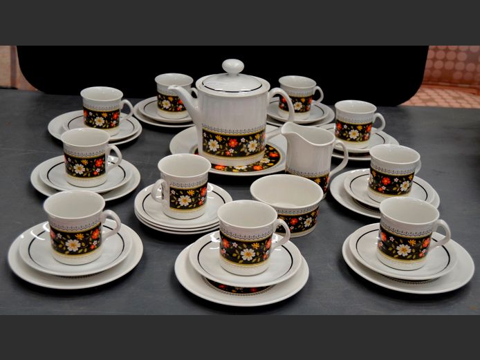 RIDGWAY IRONSTONE BLACK & WHITE FLORAL PATTERNED 36-PIECE PART DINNER SERVICE