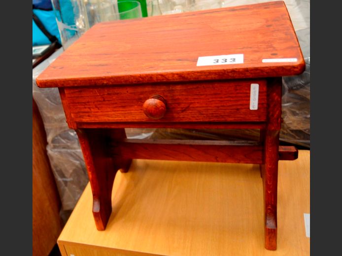 DARK OAK SINGLE DRAWER BEDSIDE PEDESTAL, 45 x 37 x 43cm [Water marks]