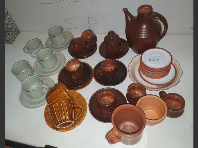 LOT: STONEWARE JUG, CUPS, SAUCERS, etc