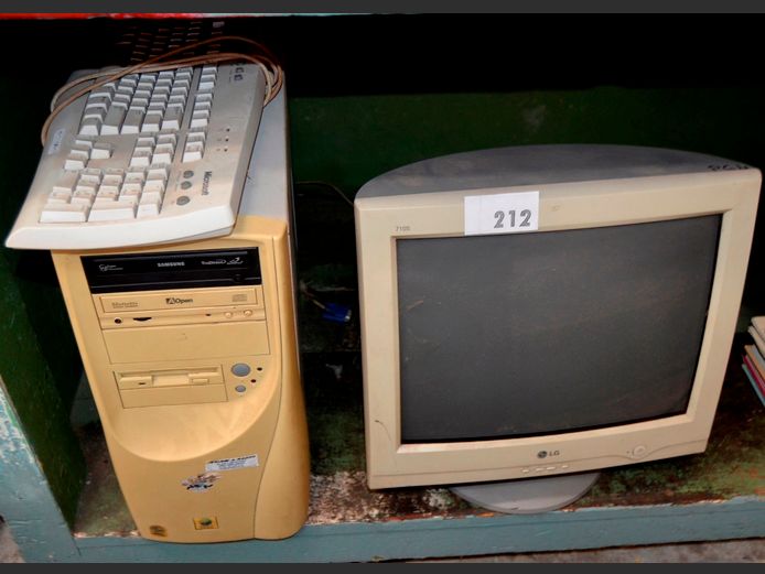SAMSUNG COMPUTER TOWER, LG MONITOR & A KEYBOARD [Switch on]