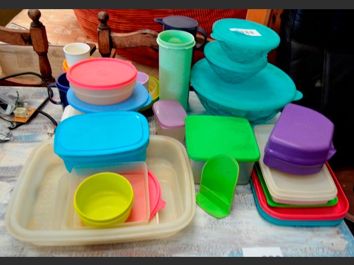 LOT: TUPPERWARE