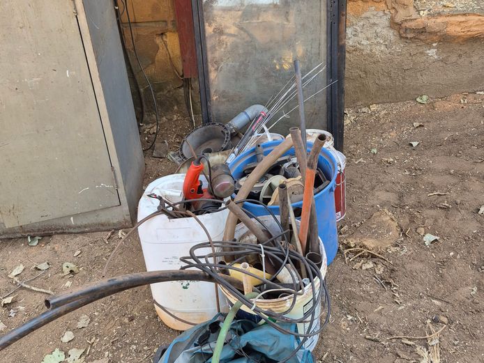 LOT VARIOUS ITEMS