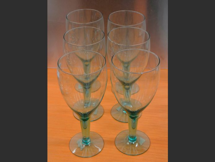 SET OF 6 WINE GLASSES