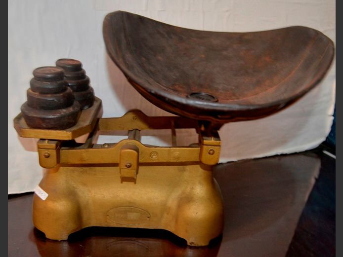 ANTIQUE CAST IRON GROCER'S SCALE WITH WEIGHTS
