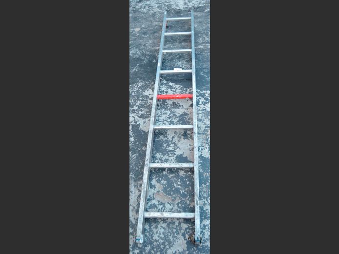 ALUMINIUM 8-STEP LADDER