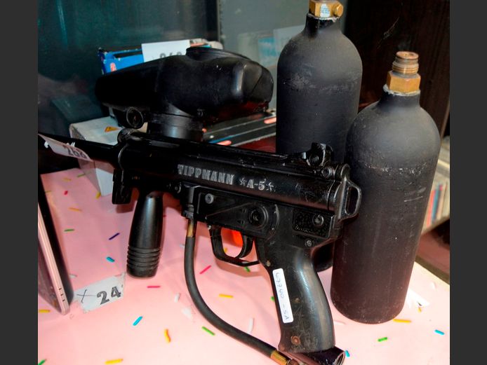 TIPPMAN A5 PAINTBALL GUN WITH CANISTERS