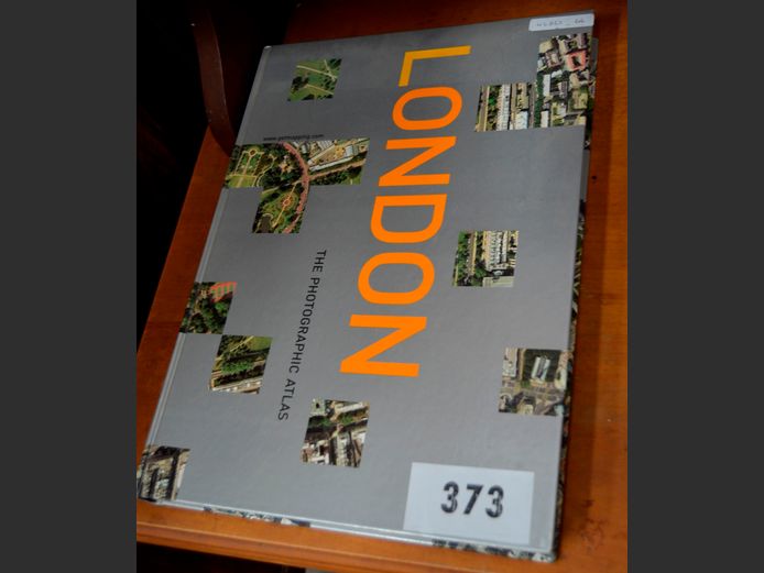 LONDON "THE PHOTOGRAPHIC ATLAS", 36.5 x 27cm