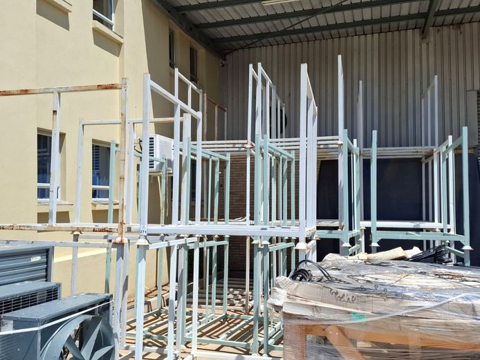 Metal stilliages x 28