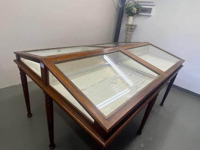 museum display cabinet