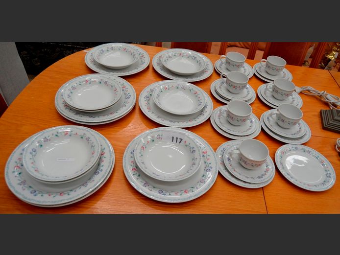 NORITAKE "HATTON COURT" 59-PIECE PART DINNER SERVICE