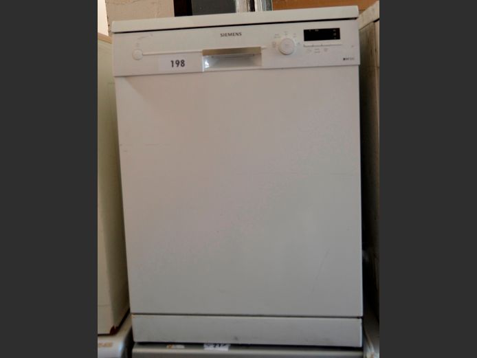 SIEMENS IQ 100 DISHWASHER [Switches on, untested further]