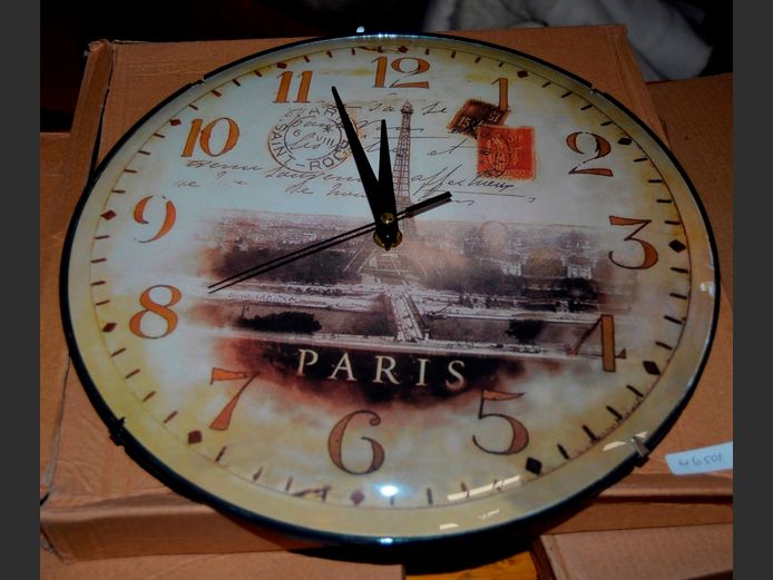 "FAMOUS BUILDINGS" CIRCULAR PLASTIC WALL CLOCK, 30cm Diameter