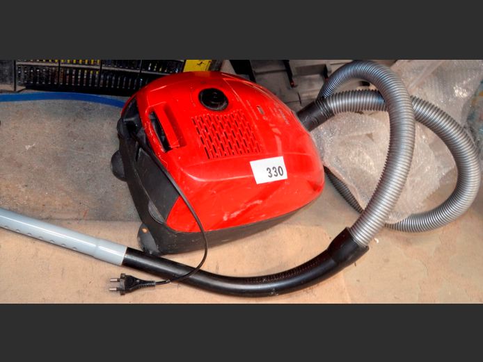 BOSCH GL-30 2000W VACUUM CLEANER WITH PIPE [Switches on, untested further]