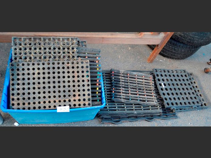 LOT: RUBBER MATS