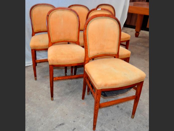 SET OF 6 OAK DINING CHAIRS WITH BROWN UPHOLSTERED SEATS