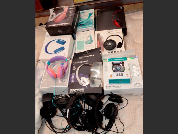 ASSORTED HEADPHONES [Untested]