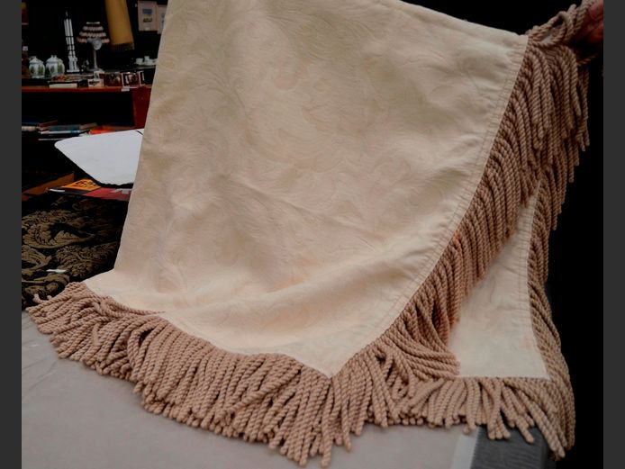 CREAM & BEIGE DAMASK TABLECLOTH, 140 x 120cm