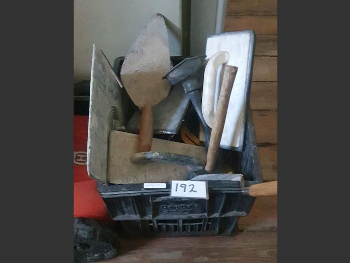 LOT: WOODEN FLOATS,  TROWELS, etc