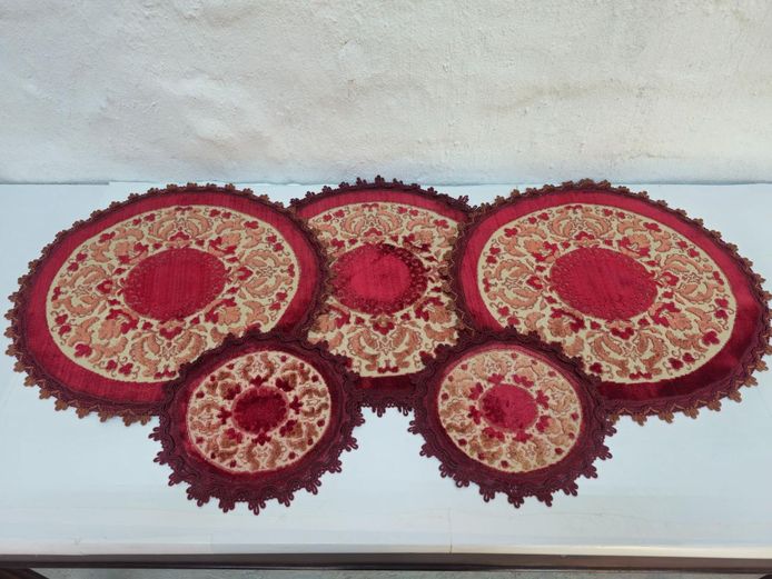 Vintage Crimson & Gold Velvet Table Mat Set (5-Piece)