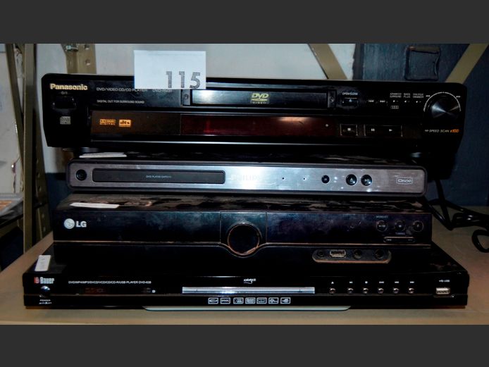 LOT: PHILIPS, PANASONIC, LG & BAUER DVD PLAYERS [Switch on]