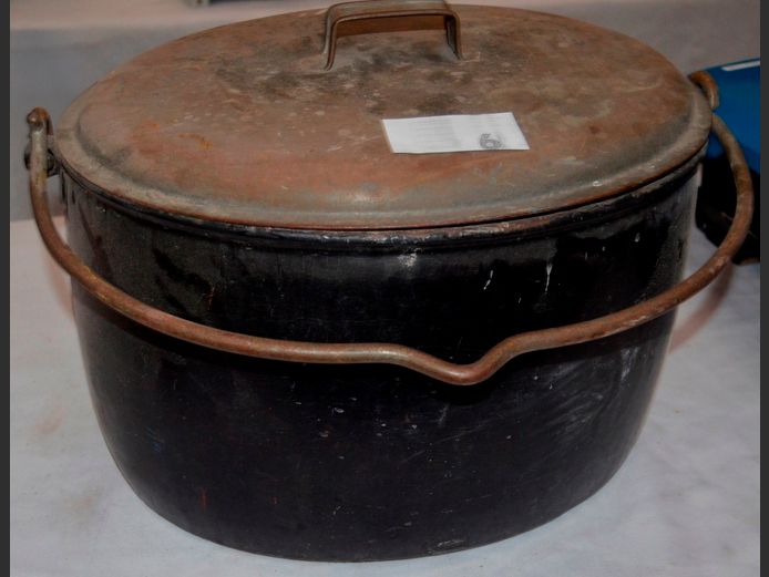 BLACK ENAMEL OVAL POT WITH LID, 38 x 30 x 24cm [Rusted]