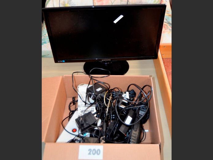 SAMSUNG 20" MONITOR WITH CABLES, etc [Switches on, untested further]