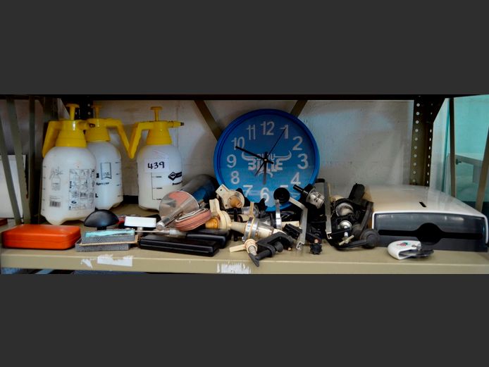 LOT: 3 x SMALL GARDEN SPRAYERS, BAR OPTICS, etc