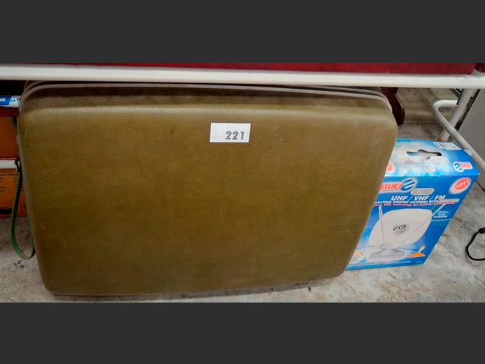 VINTAGE SUITCASE & AN ELLIES ANTENNA [Untested] [98,112]