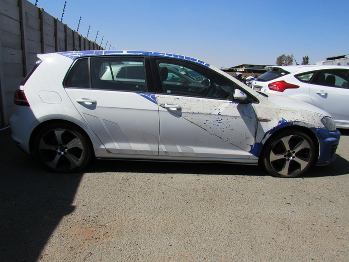 2017 White VW Golf 7 GTi -66LV