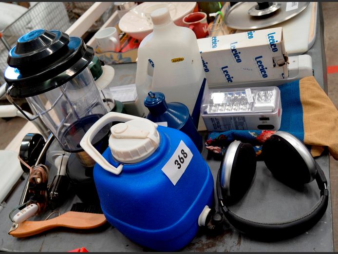 LOT: RECHARGEABLE FLUORESCENT LANTERNS, etc [Untested]