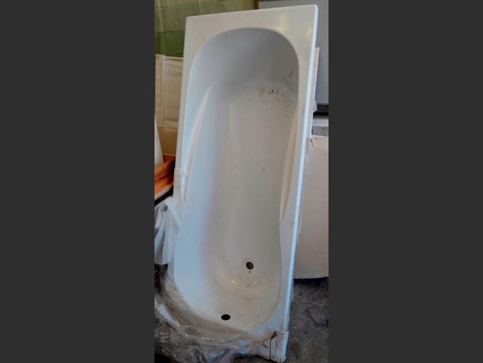 WHITE GLASS FIBRE BATH