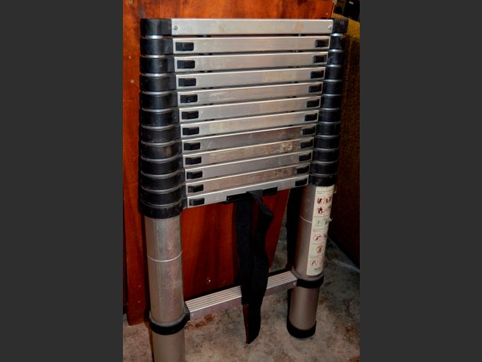 ALUMINIUM TELESCOPIC LADDER