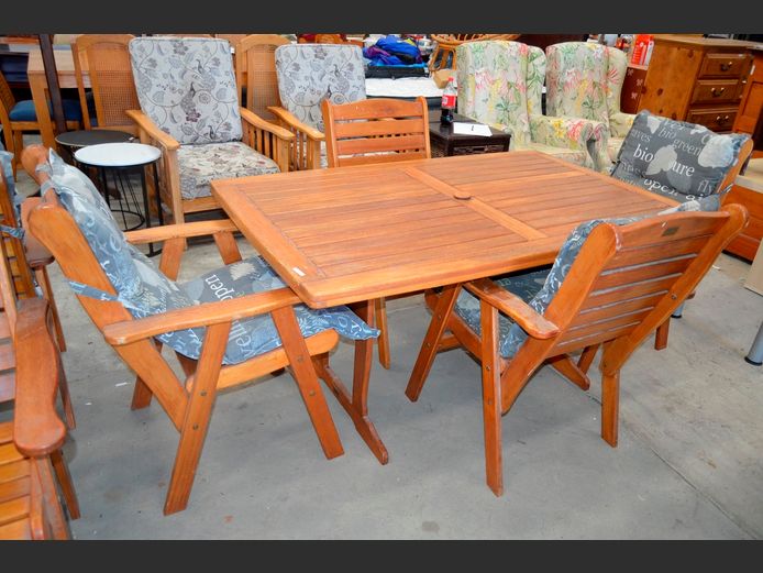 FECHTER'S TEAK PATIO TABLE WITH 6 MATCHING CHAIRS & CUSHIONS, 148 x 91 x 72cm