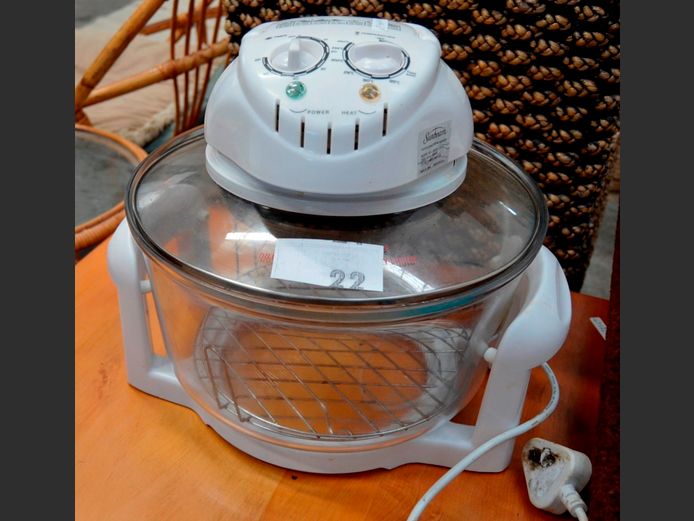 SUNBEAM CONVECTION OVEN [Switches on]