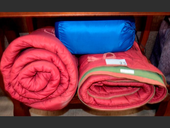 LOT: 3 x SLEEPING BAGS [Condition unknown]