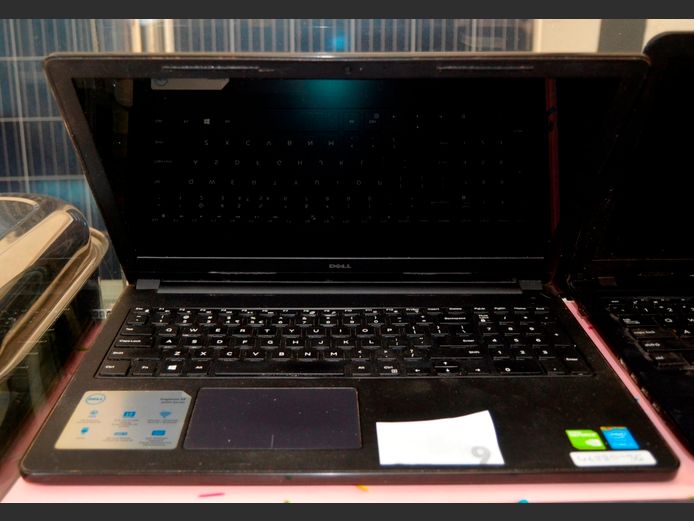 DELL INSPIRON CORE i5, 15", 3000 SERIES LAPTOP [Not working, no charger]