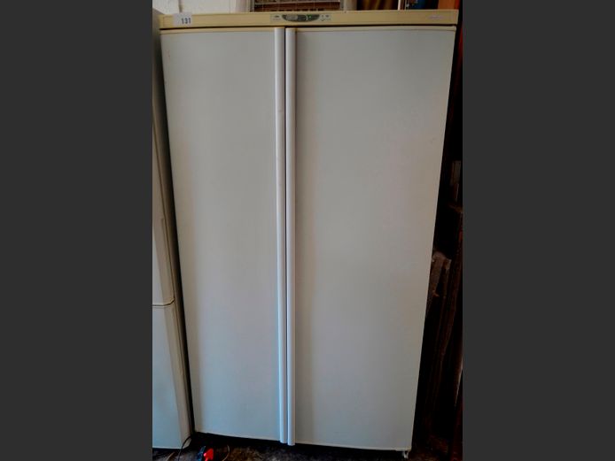 DEFY NO FROST SIDE-BY SIDE FRIDGE FREEZER [Switches on, Faulty]