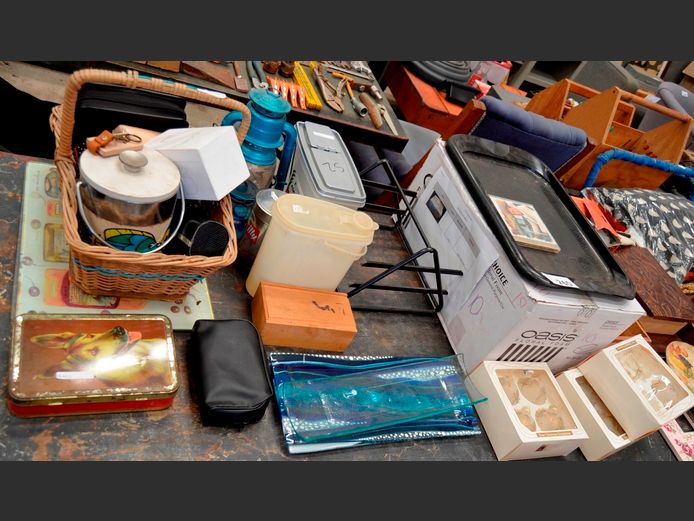 WOODEN TRAYS, WOVEN BASKETS, CHRISTMAS DECORATIONS, etc