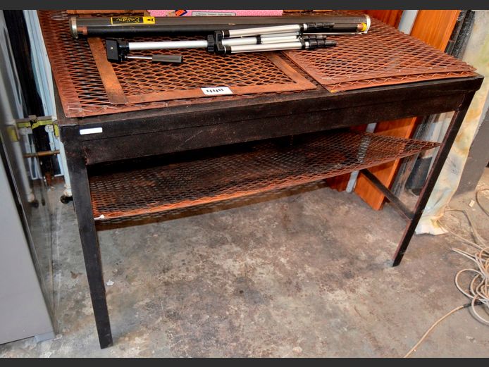BRAAI WITH GRIDS, 120 x 75 x 83cm [Rusted]